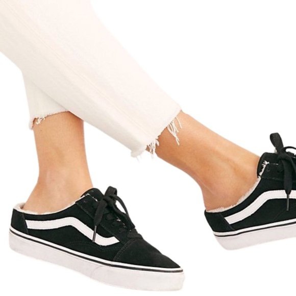 Vans Shoes - Vans Ward Mule Sneakers Womens 10 Black & White Lace Up Sherpa Lined Slip On